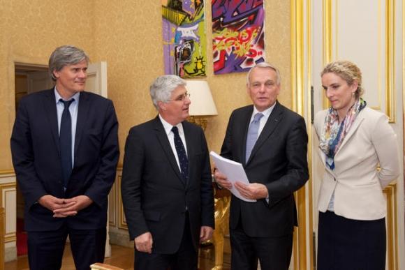 Jean Marc Ayrault avec Philippe Martin, député du Gers entourés par Stéphane Le Foll, ministre de l'Agriculture et Sylbie Batho, ministre de l'Ecologie.