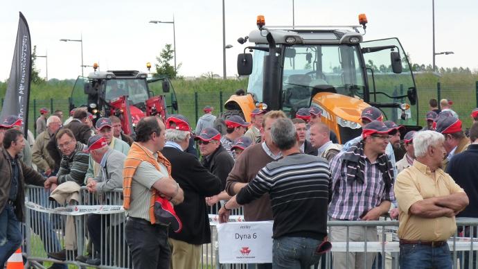 Massey Ferguson Super Tour 6 à Beauvais