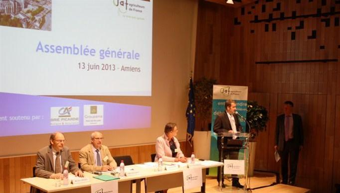 Assemblée générale de la Saf. A la tribune, Laurent Klein, président de la Saf.
