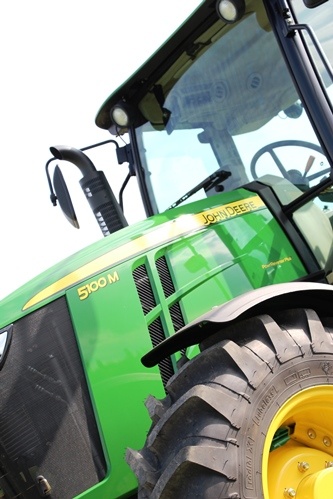En 2008, sur le créneau 80-120 ch John Deere proposait à la vente 14 modèles de tracteurs. 5 ans après, ce sont 27 modèles qui sont au catalogue, sans parler des nombreuses versions disponibles.