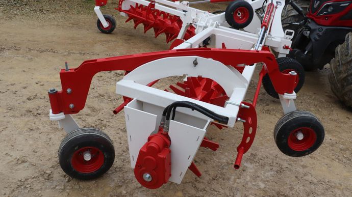 Les rotors sont installés sur un système de balanciers pour suivre au mieux le terrain.