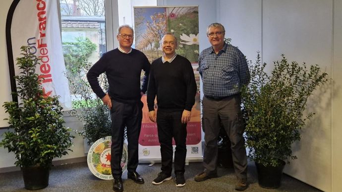 Les trois structures horticoles d’Ile-de-France ont obtenu une fusion en un seul Conseil Horticole IDF. De gauche à droite : Laurent Chatelain pépinière éponyme, Christophe Jarry, directeur d’Au Jardin Enchanté, et Francis Coudène, Président d’Astredhor, ex-président de l’UHF (Union horticole francilienne).
