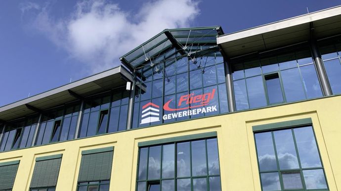 L'usine de fabrication des Cargos Fliegl est installée sur la commune de Kirshdorf, en Allemagne.