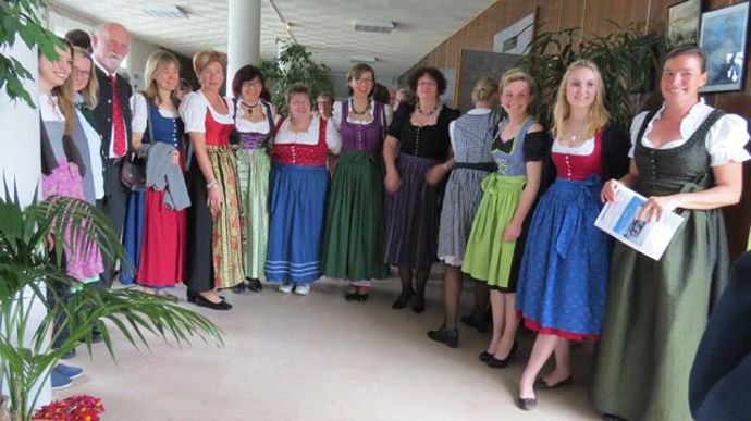 ©Odile Maillard La délégation bavaroise (Allemagne), avec quatre jeunes horticulteurs, paysagistes et fleuristes en apprentissage, leurs professeurs et des organisateurs de jumelages. 