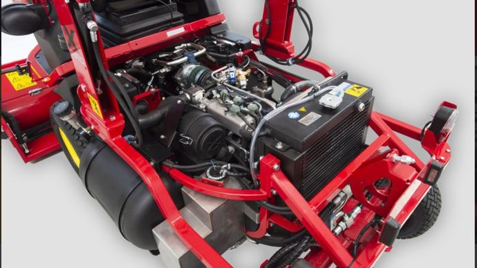 Cette tondeuse automotrice à bicarburation embarque une motorisation essence Kubota de 33 ch.