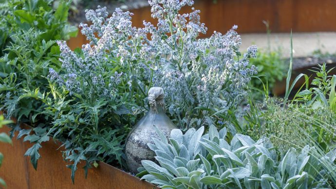 Réalisé par des concepteurs belges, Marie Preux et et Florent Kouassi, Moray est un jardin d’inspiration inca, composé de terrasses permettant de créer différents microclimats. ©Eric Sander