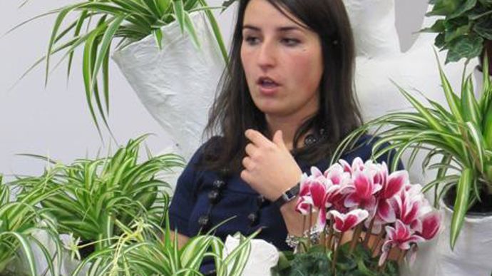 17. Le prix professionnel « Un nouveau regard design sur le végétal » est attribué à Cocoon Chair.