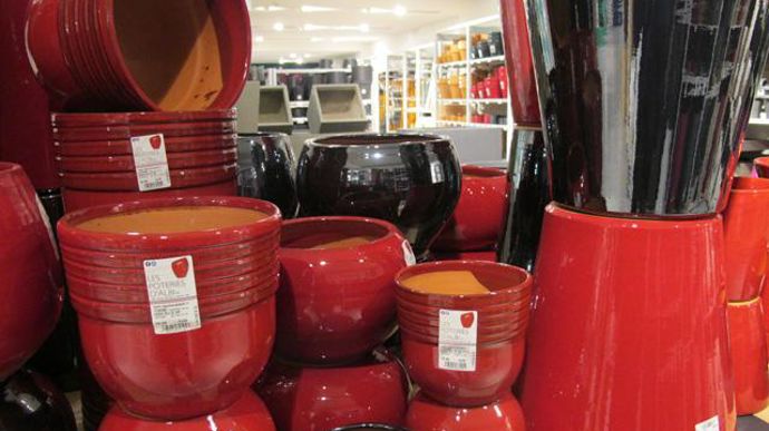 ©P.Fayolle Comme pour les plantes, les pots, dont l'offre est plutôt orientée vers la qualité, réserve une place de choix à de la production hexagonale. 