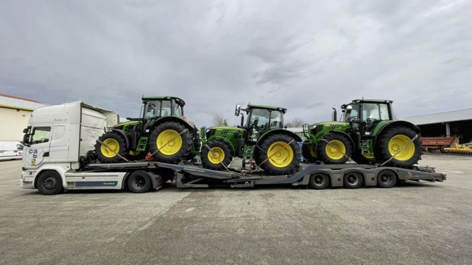  - Janvier. Le groupe coopératif Terre Comtoise, qui possède une activité dans le machinisme agricole et distribue John Deere en Franche-Comté, change de nom et devient Déméterre.