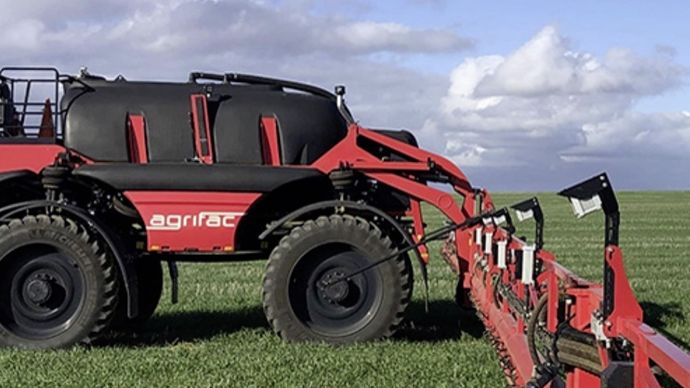  - Septembre. Trimble accélère sa diversification dans les solutions d’intelligence artificielle pour l’agriculture avec l’acquisition de l’entreprise française Bilberry. Cette start-up est l’une des pionnières de solutions pour la pulvérisation ciblée.