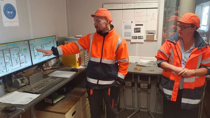 Sur ses nombreux écrans de contrôle, Christophe Duflost supervise au quotidien l’activité de la station de triage. Il a un œil particulièrement avisé pour évaluer la qualité du triage.