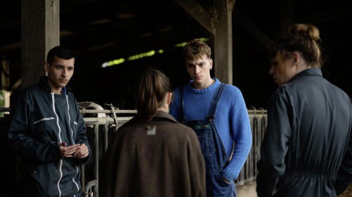 L'histoire de Déter repose sur un groupe de jeunes incarnés par d'excellents acteurs.