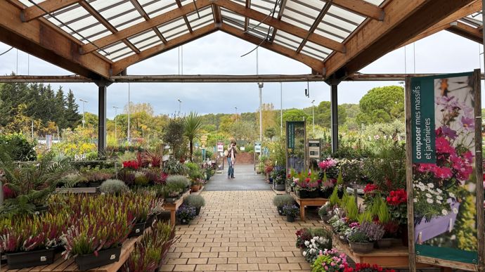 Le parcours client a été entièrement repensé pour favoriser la perspective végétale, l'inspiration et l'organisation par usages.