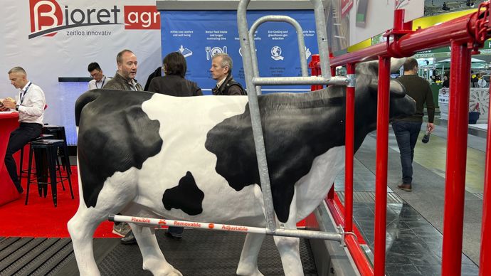  - Le français Bioret Agri présente DiviZen, une solution de séparation des animaux au niveau de la table d’alimentation afin de préserver la tranquillité de tous les individus en neutralisant le comportement des vaches dominantes. Les séparateurs DiviZen s’installent sur tous les types de cornadis.
