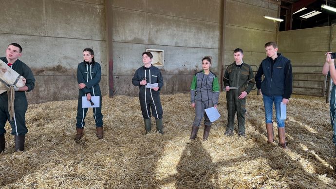  - Lors du grand oral de présentation sur le ring bovin du Salon de l'Agriculture, chaque élève aura un rôle à jouer.