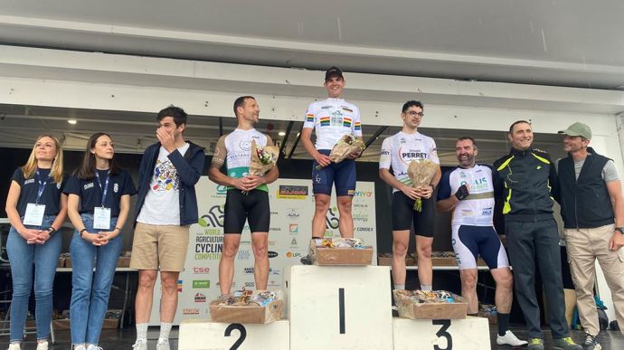 Le podium de l'épreuve Premium avec Thibaut Boulanger de Bioline (1er), Fabrice Lombardot d'Alliance BFC (2e) et Antonin Tiolet-Perret pour le groupe Perret (3e).