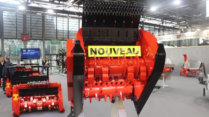  - Bugnot présente un outil polyvalent capable de broyer les pierres et les sarments de vignes en un passage. Deux versions sont proposées, une version destinée aux enjambeurs d’une largeur de 68 cm et une version pour un attelage 3 points de 1, 1,20 ou 1,40 m.