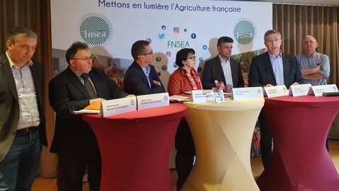 Les représentants de la FNSEA lors de la conférence de rentrée 2020 du syndicat, mardi 14 janvier : (de g. à d.) Patrick Bénézit, Daniel Prieur, Jérôme Despey, Christiane Lambert, Henri Biès-Péré, Eric Thiroin et Henri Brichart. Les représentants de la FNSEA lors de la conférence de rentrée 2020 du syndicat, mardi 14 janvier : (de g. à d.) Patrick Bénézit, Daniel Prieur, Jérôme Despey, Christiane Lambert, Henri Biès-Péré, Eric Thiroin et Henri Brichart.