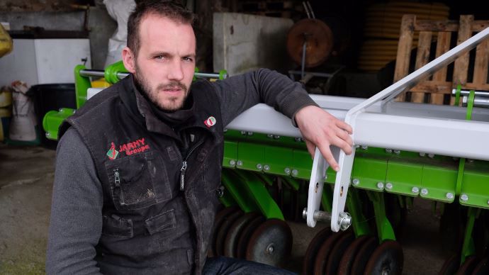 François Coutant, polyculteur-éleveur à Maulévrier, dans le Maine-et-Loire, teste le prototype Orbis depuis un an.