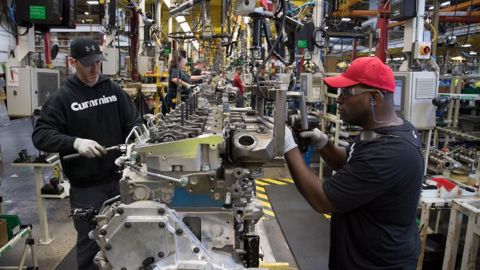 L'usine Cummins de Jamestown à New York fabrique les moteurs diesel destinés aux poids lourds. L'usine Cummins de Jamestown à New York fabrique les moteurs diesel destinés aux poids lourds.